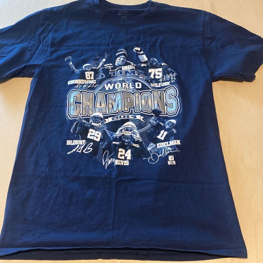 ‎NEW ENGLAND PATRIOTS(2014 World Cham.)TEAM T-SHIRT.w/Brady,Gronk,etc.Faces